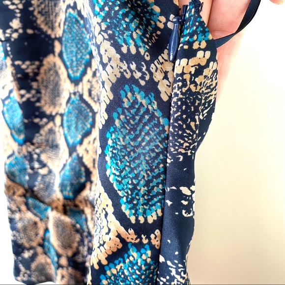 Guess halter top - Picture 4 of 6